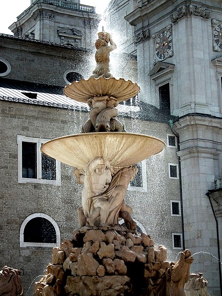 Datei:Residenzbrunnen in der Österreichischen Altstadt.JPG