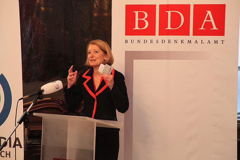 Datei:Preisverleihung WLM 2012 Österreich Dr. Barbara Neubauer Präsidentin des Bundesdenkmalamtes 02.JPG