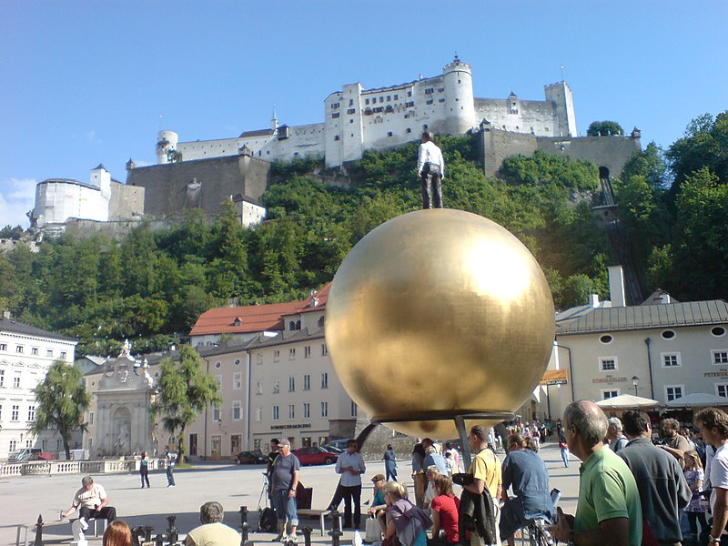 Datei:Salzburg is a monument of history and art.jpg